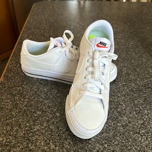 Women’s size 8 Nike Court Legacy shoes